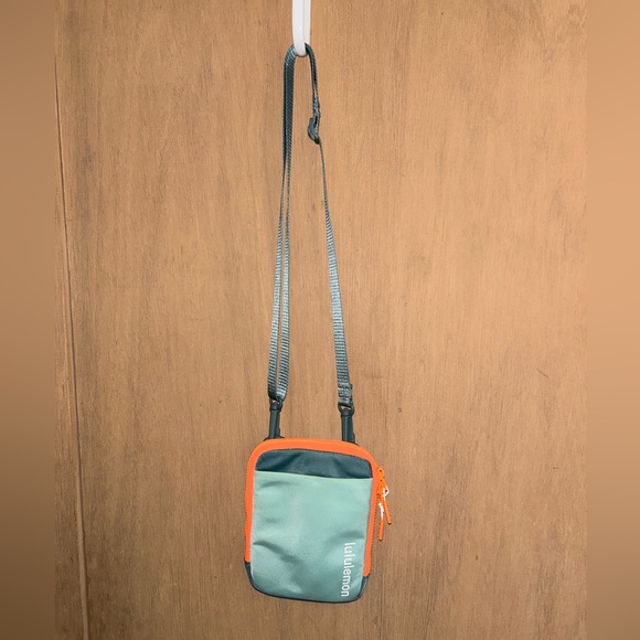 Lululemon Easy Access CrossBody Bag - Picture 1 of 3